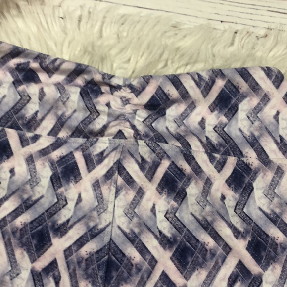 Wolven Threads Oasis Patterned Cross Front High Waisted Shorts - Picture 9 of 10